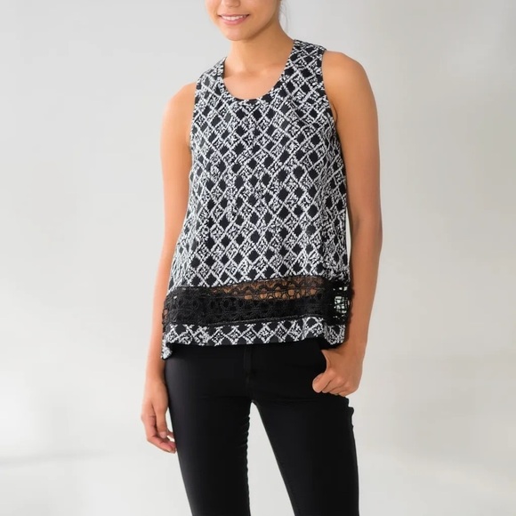 LOFT Tops - LOFT Navy and White Patterned Tank Top
